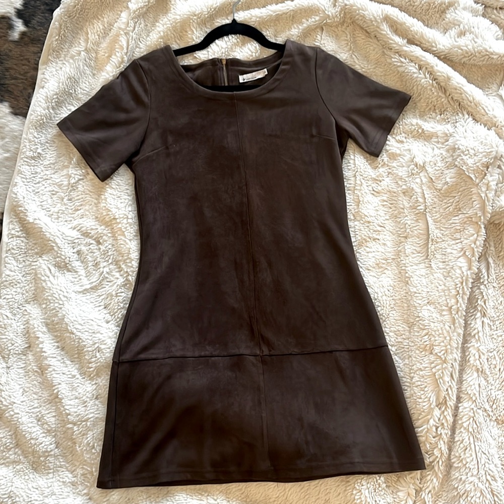 Dark brown velvet short length / short sleeve dress by Paper Crane. Size: Small
